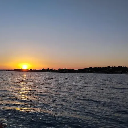 Sea Front With Beautiful Sunsets Дом отдыха *