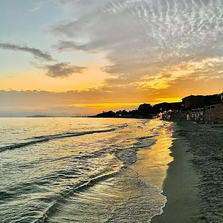 בית נופש Sea Front With Beautiful Sunsets *