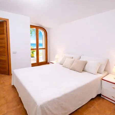 Casa vacanze Sea Front With Beautiful Sunsets Quartu SantʼElena