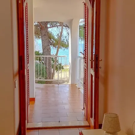 Casa vacanze Sea Front With Beautiful Sunsets *